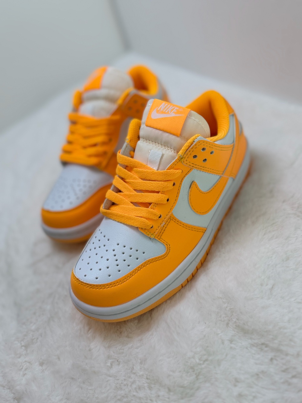 Nike Low-Top Sneakers in White and Orange